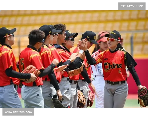 多国垒球队齐聚成都中垒俱乐部 捷克新加坡精彩上演友谊赛