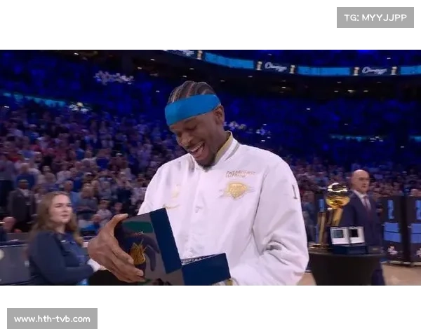 杜兰特重返雷霆主场，见证前队友领取冠军戒指